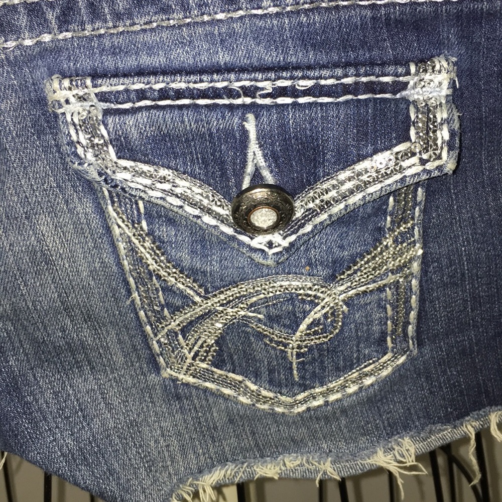 Maurice’s PREMIUM jean shorts - Picture 3 of 5